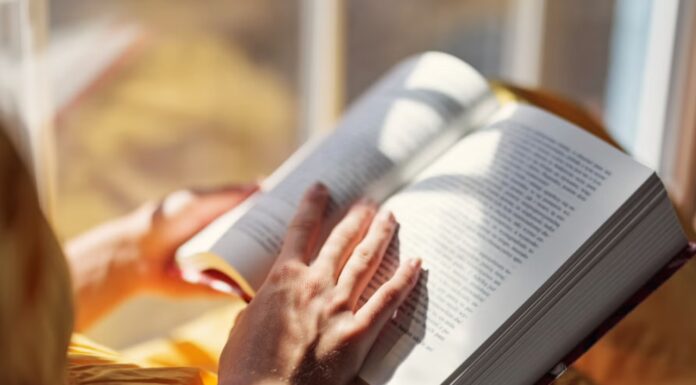 Саморозвиток через читання: як обрати найкращі книжки