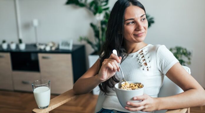 Глюкозні піки: чому від вівсянки з фруктами на сніданок ви товстішаєте і як їсти вуглеводи правильно